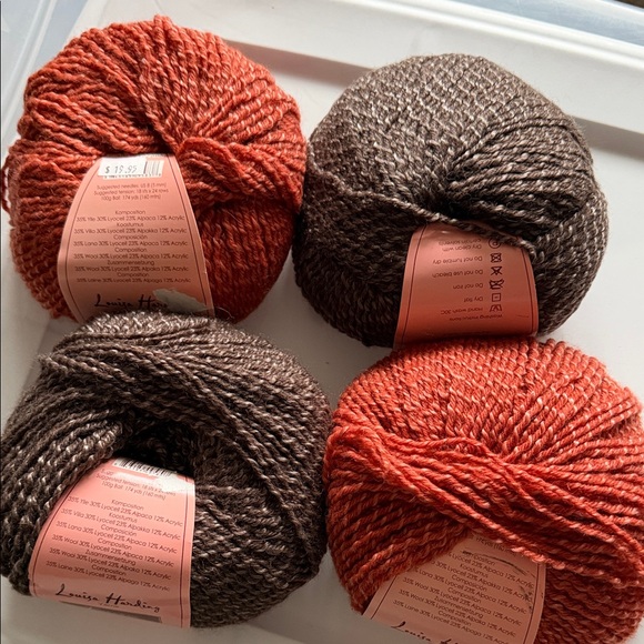 louisa harding yarn Other - Louisa Harding yarn
Size:174 yds
Color: 2-brown,2-rust colored